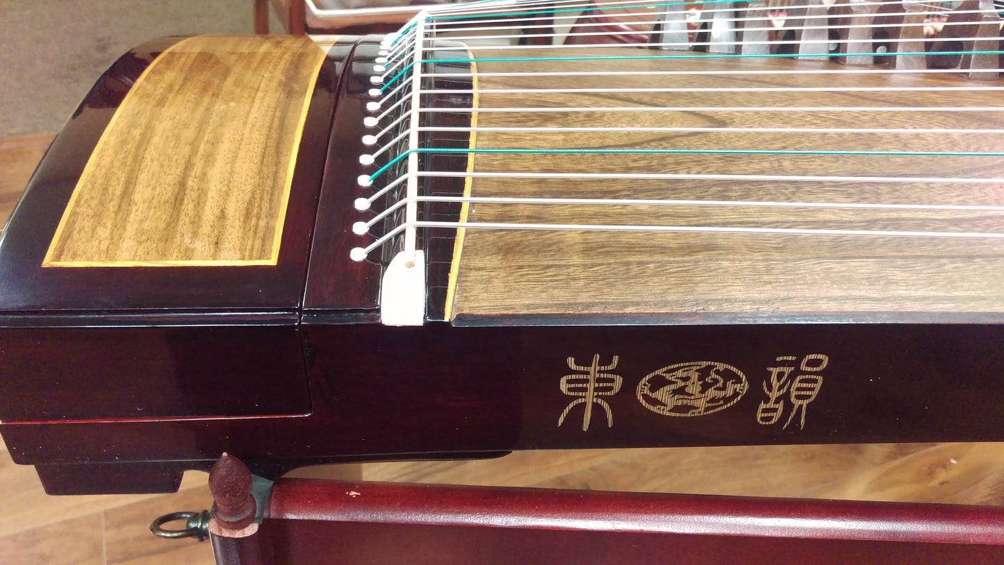 Dongyun Collection Guzheng "Colorful Clouds at the Moon Palace"